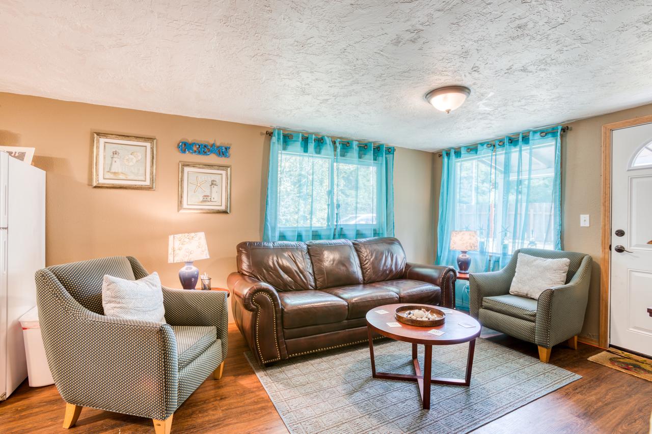 Long Beach Woodland Chalet - thumb 2