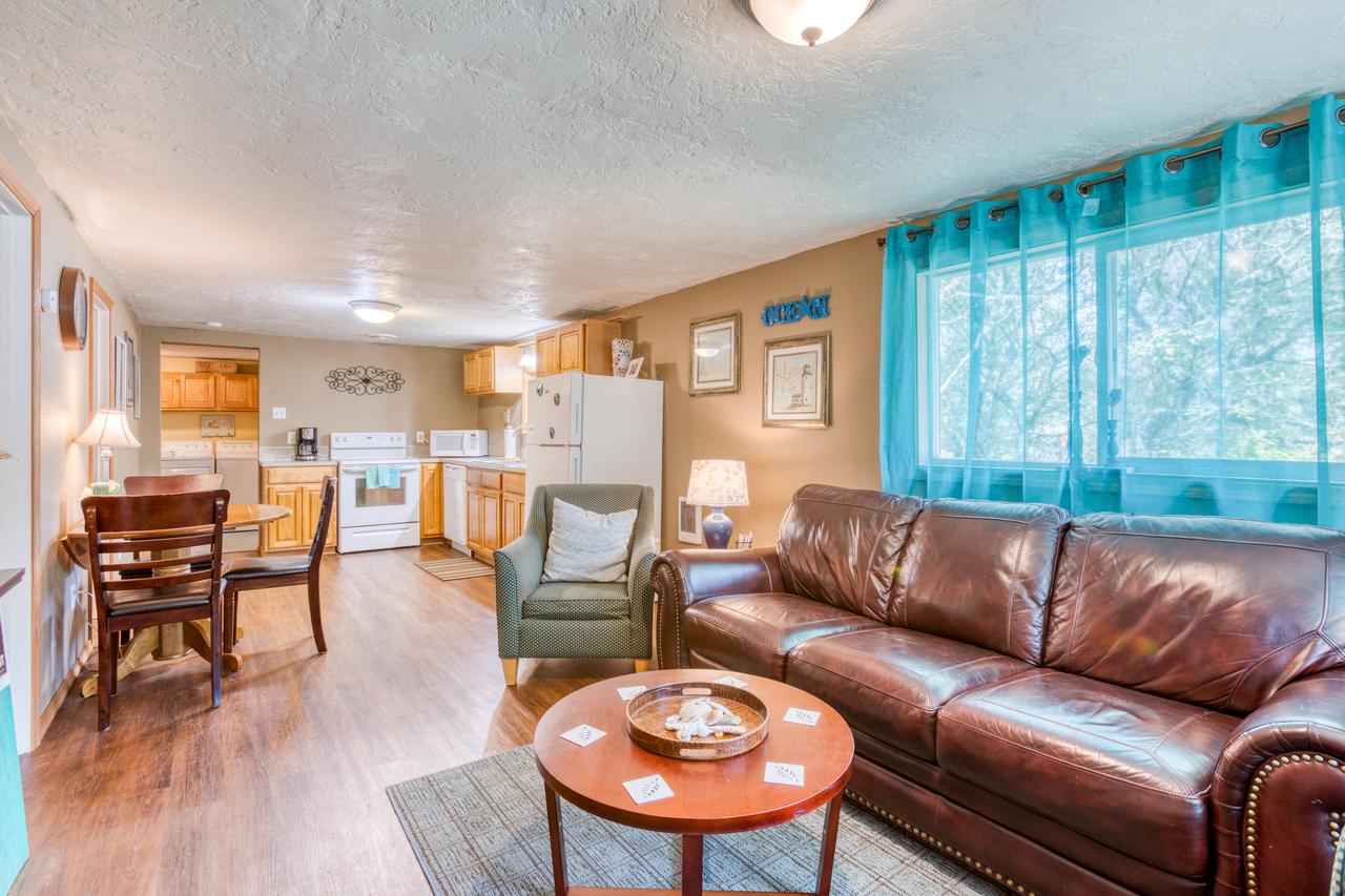 Long Beach Woodland Chalet - thumb 5