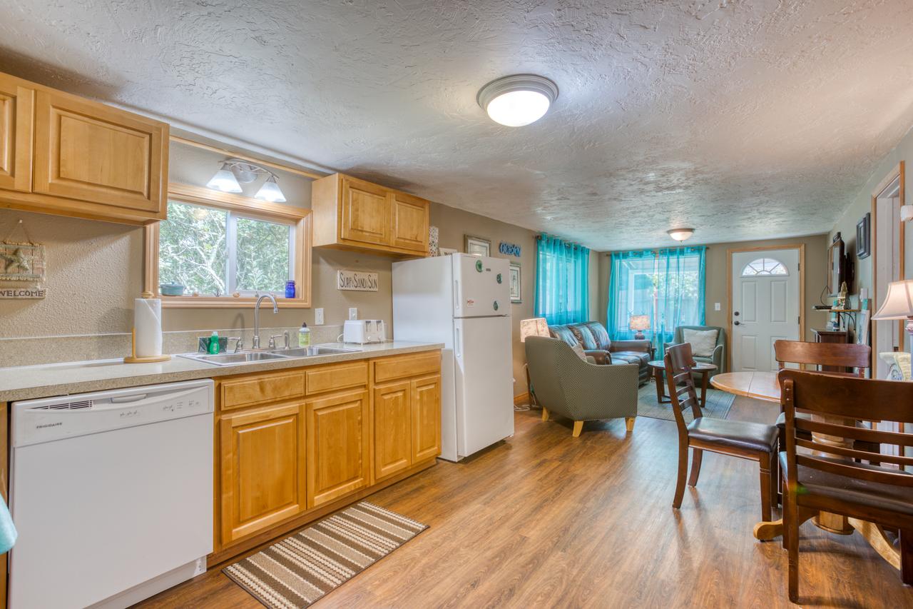 Long Beach Woodland Chalet - thumb 6