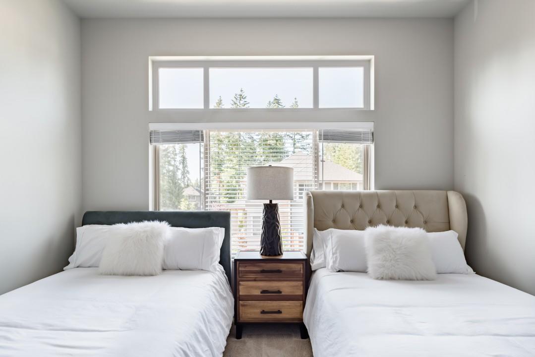The Highland House-5 Bed/3bath Sleeps 4 To 16, Central Location! - thumb 8