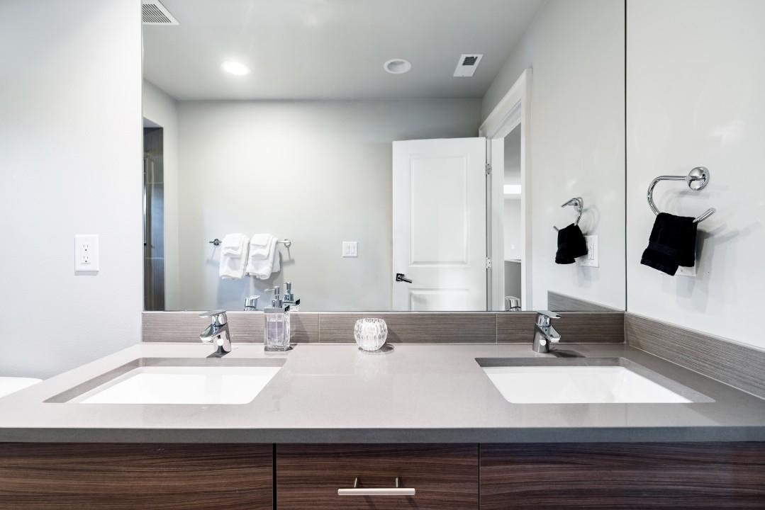The Highland House-5 Bed/3bath Sleeps 4 To 16, Central Location! - thumb 38