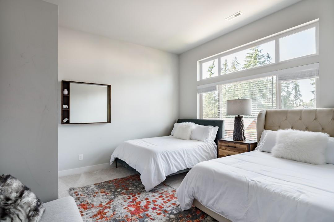 The Highland House-5 Bed/3bath Sleeps 4 To 16, Central Location! - thumb 37