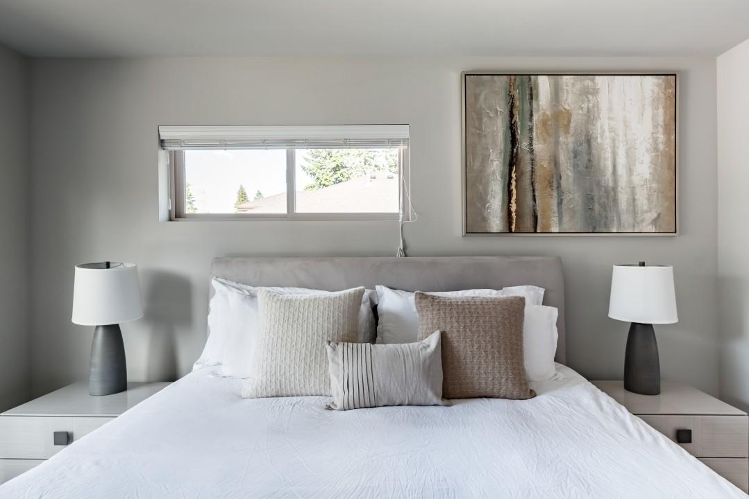 The Highland House-5 Bed/3bath Sleeps 4 To 16, Central Location! - thumb 1