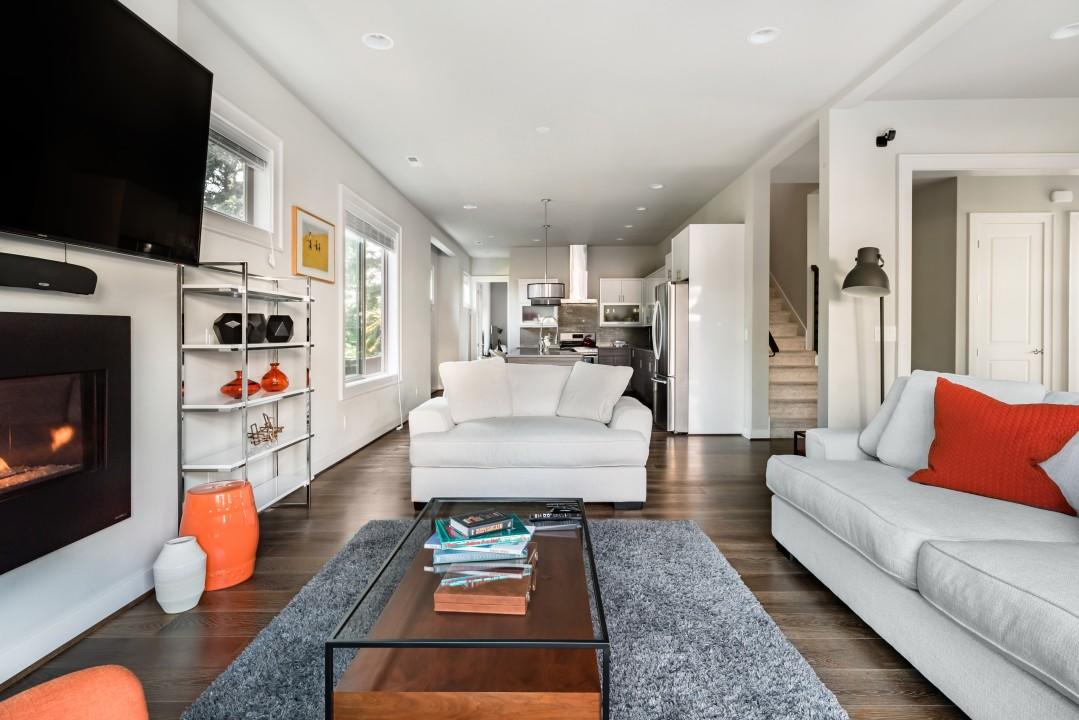 The Highland House-5 Bed/3bath Sleeps 4 To 16, Central Location! - thumb 13