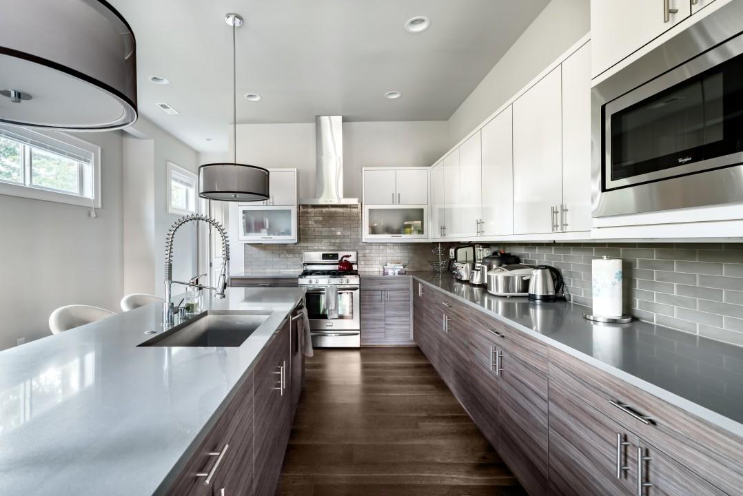 The Highland House-5 Bed/3bath Sleeps 4 To 16, Central Location! - thumb 12