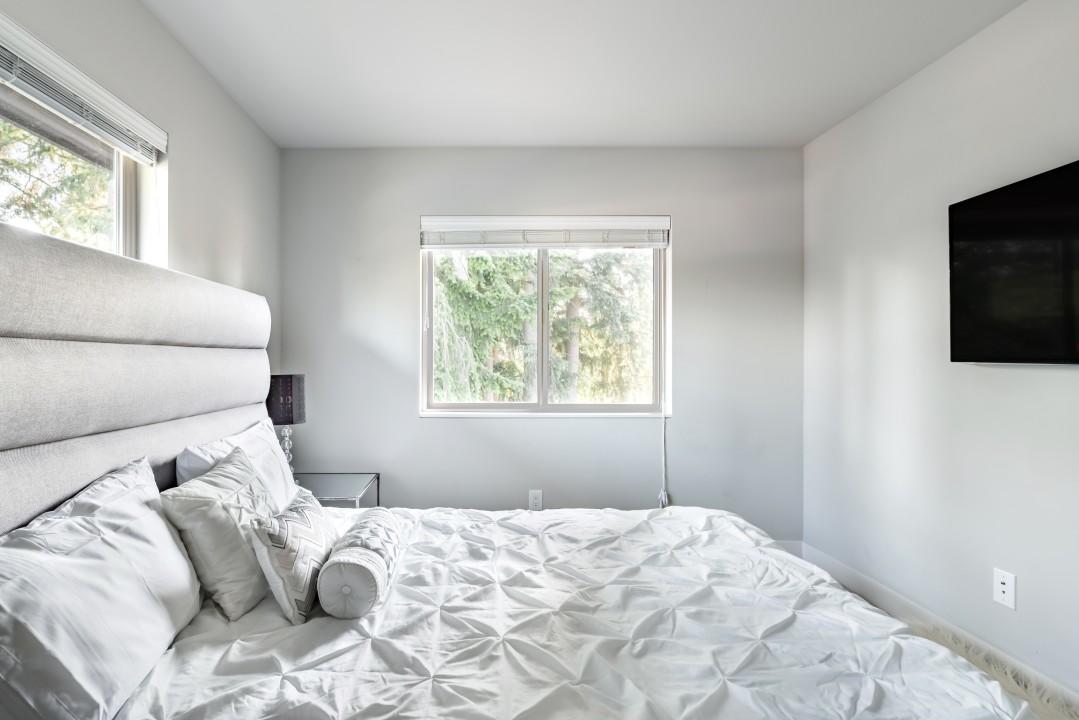 The Highland House-5 Bed/3bath Sleeps 4 To 16, Central Location! - thumb 20