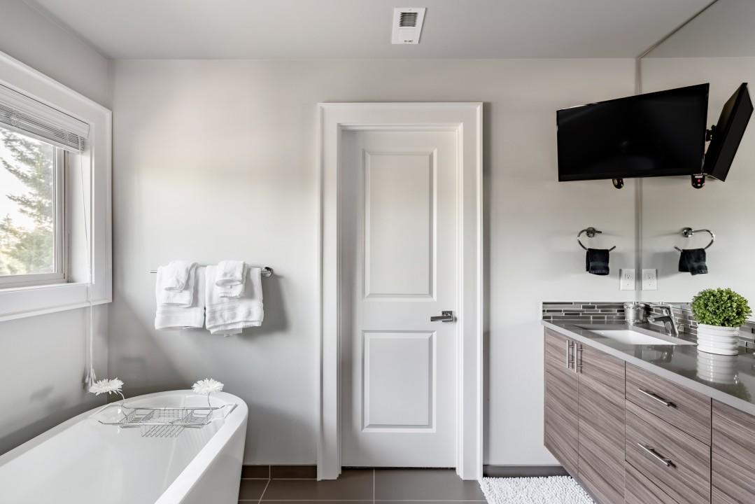 The Highland House-5 Bed/3bath Sleeps 4 To 16, Central Location! - thumb 9