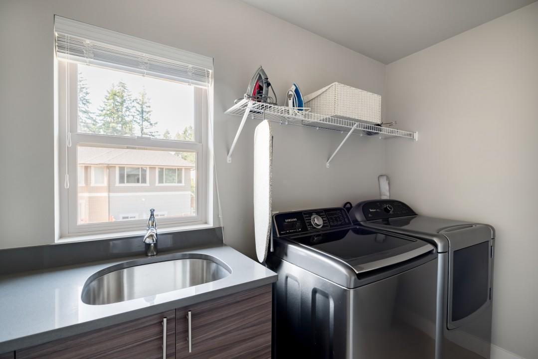 The Highland House-5 Bed/3bath Sleeps 4 To 16, Central Location! - thumb 34