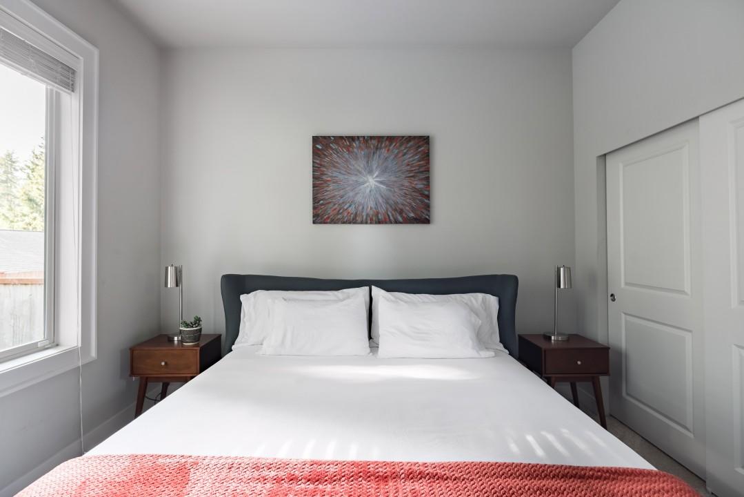 The Highland House-5 Bed/3bath Sleeps 4 To 16, Central Location! - thumb 10