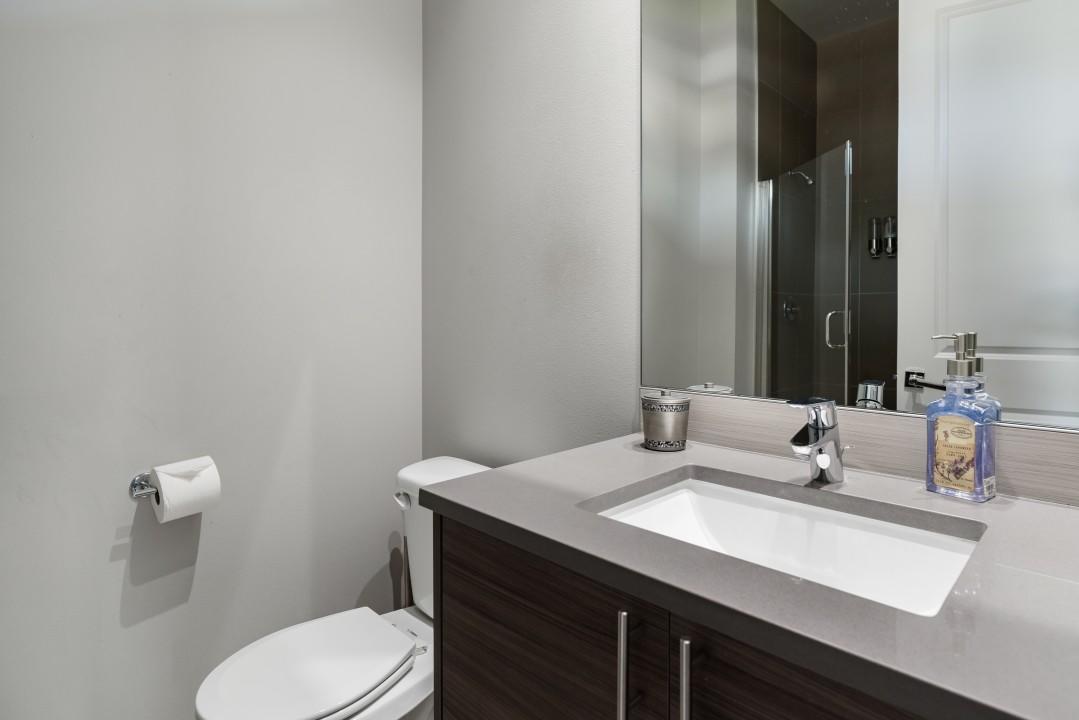 The Highland House-5 Bed/3bath Sleeps 4 To 16, Central Location! - thumb 7