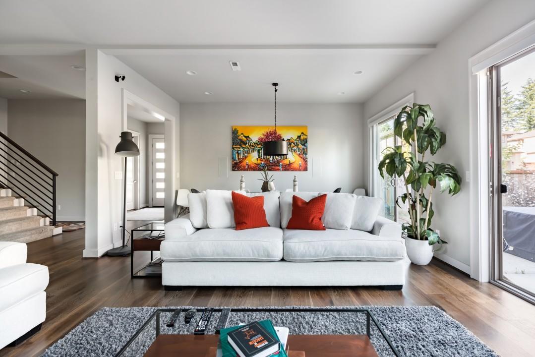 The Highland House-5 Bed/3bath Sleeps 4 To 16, Central Location! - thumb 25