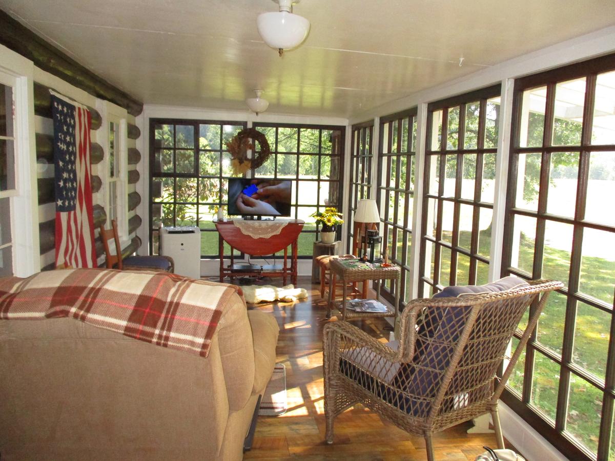 Rustic Log Cabin - thumb 0