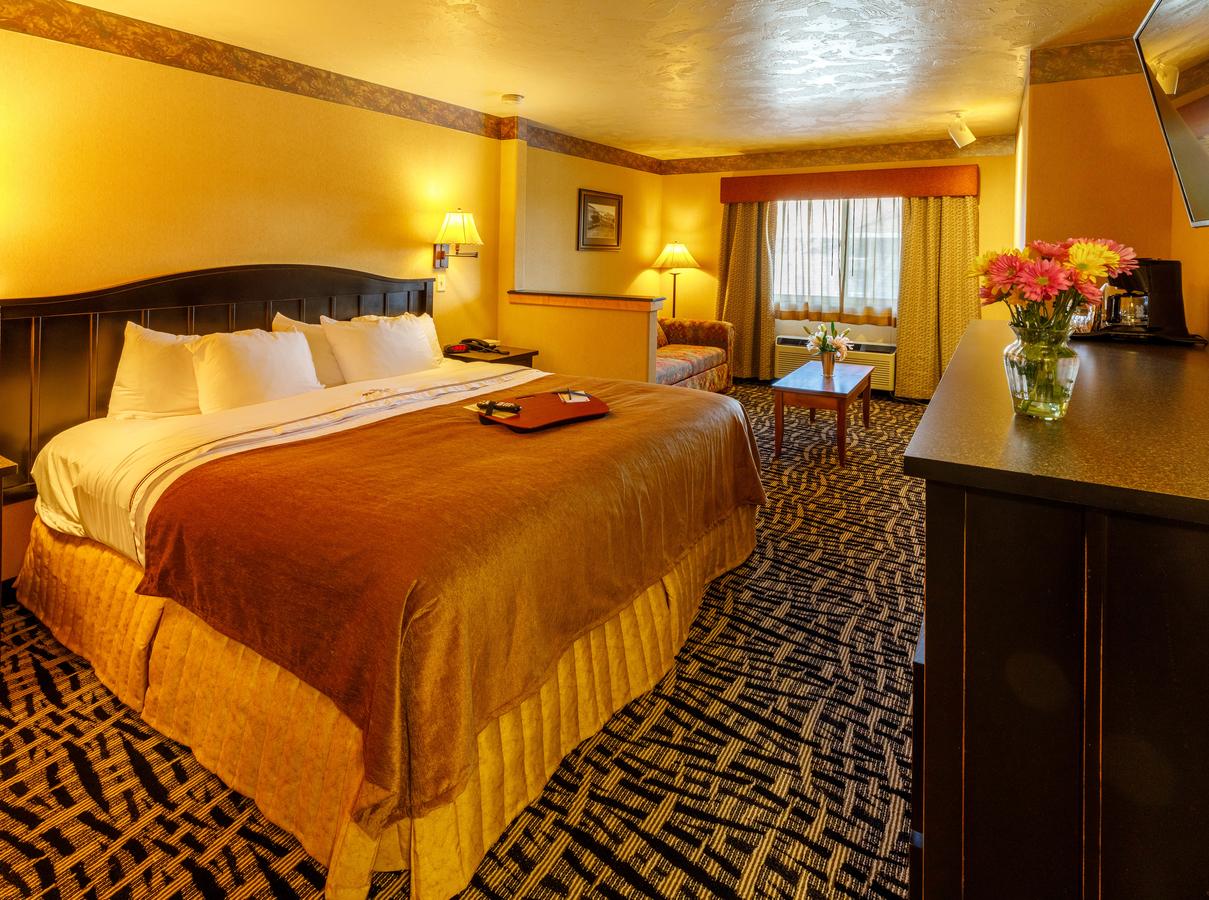 49'er Inn & Suites - thumb 24