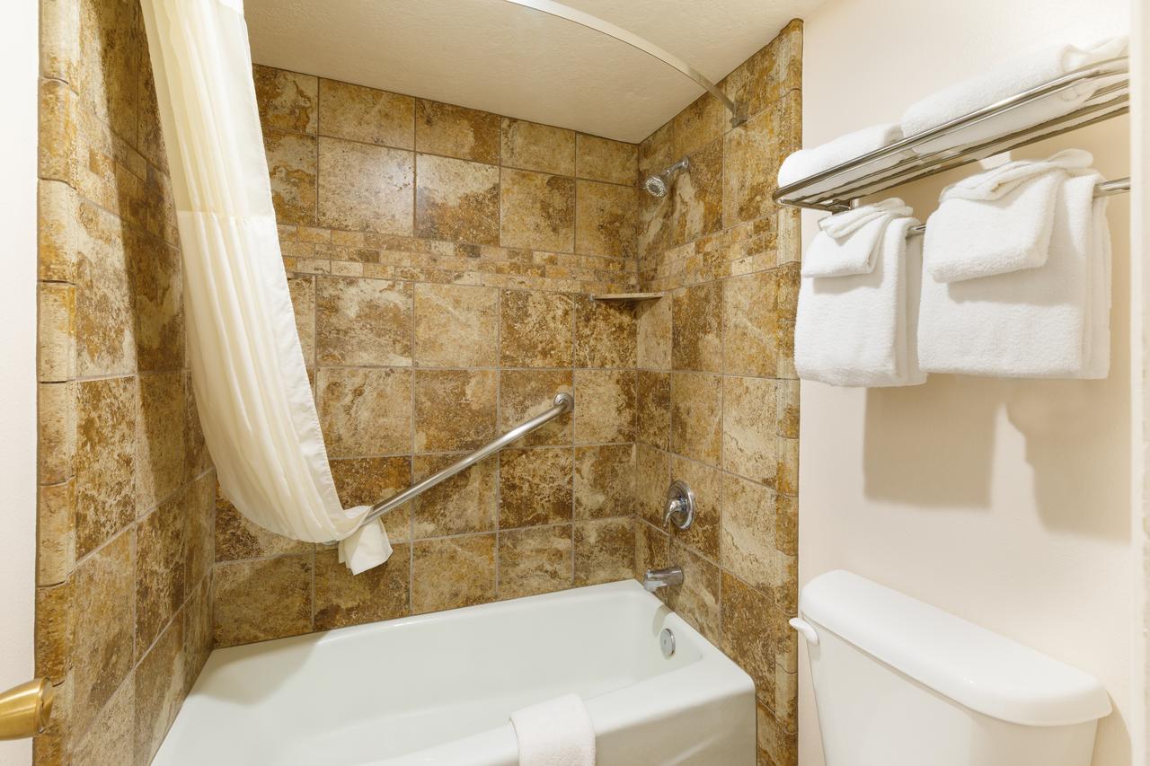 49'er Inn & Suites - thumb 16