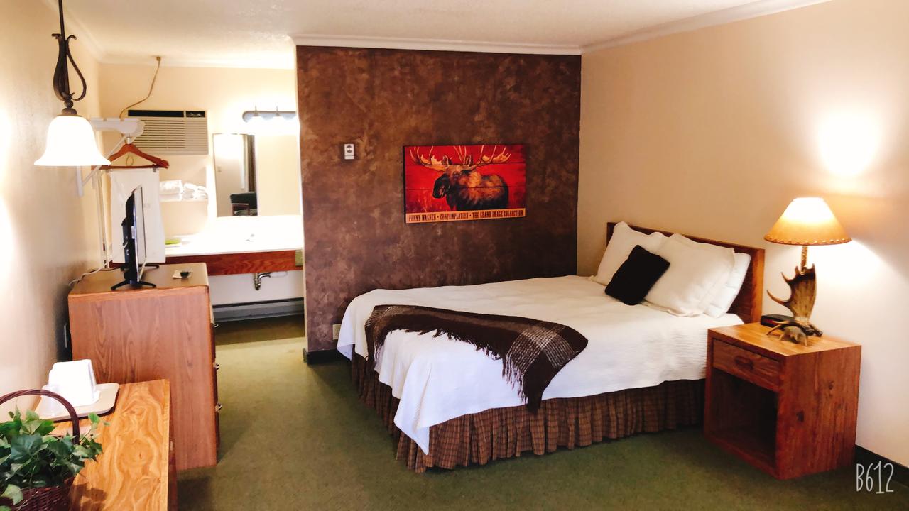 Covered Wagon Motel - thumb 3