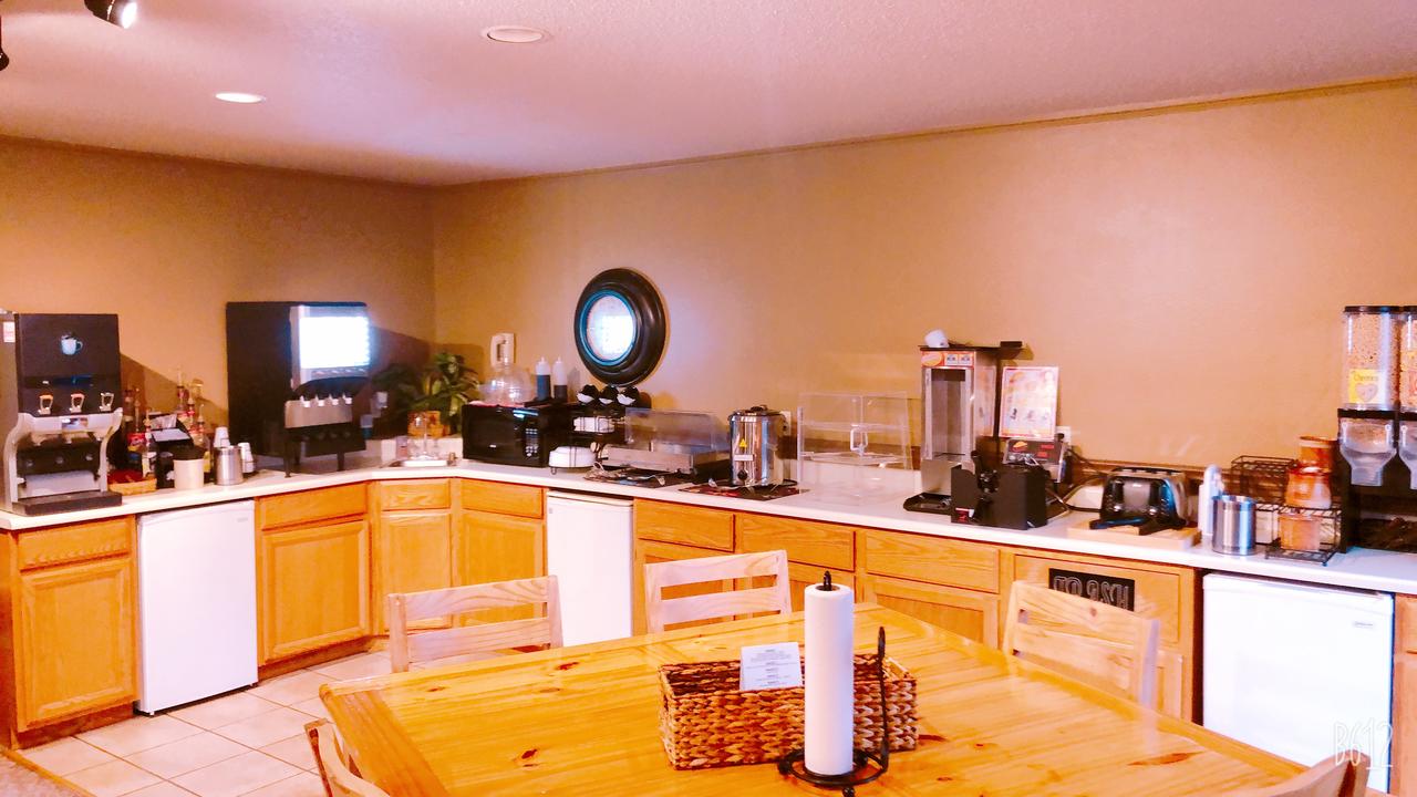 Covered Wagon Motel - thumb 9