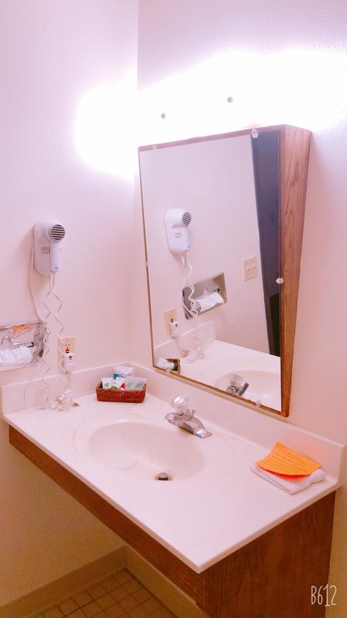 Covered Wagon Motel - thumb 22