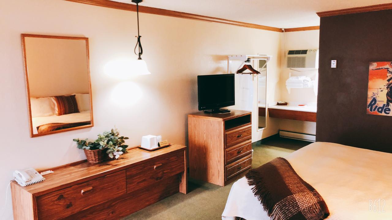 Covered Wagon Motel - thumb 12