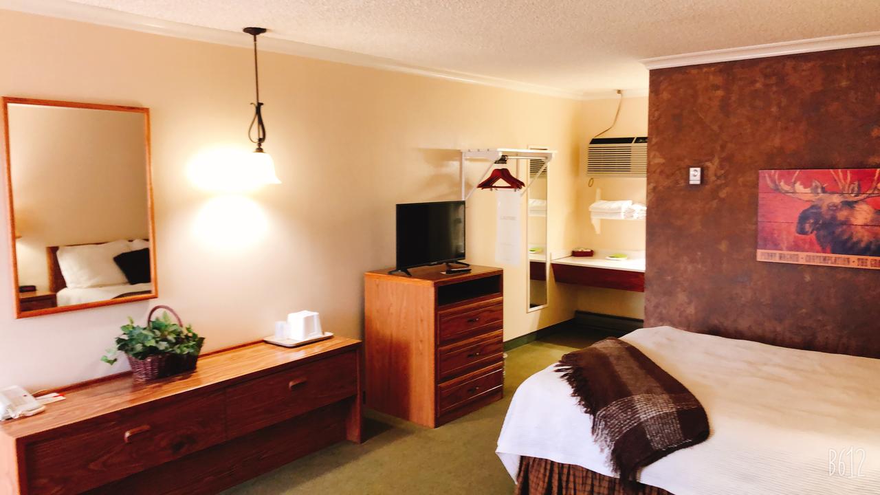 Covered Wagon Motel - thumb 2