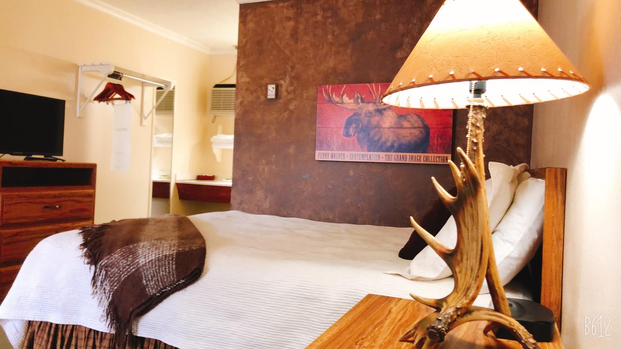 Covered Wagon Motel - thumb 4