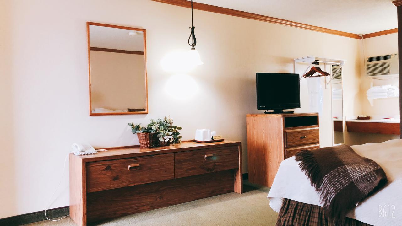 Covered Wagon Motel - thumb 17