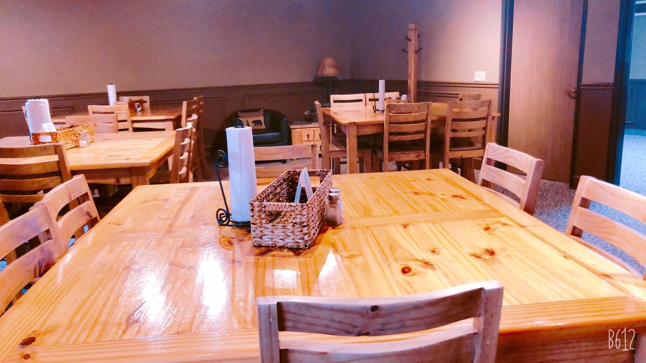 Covered Wagon Motel - thumb 10