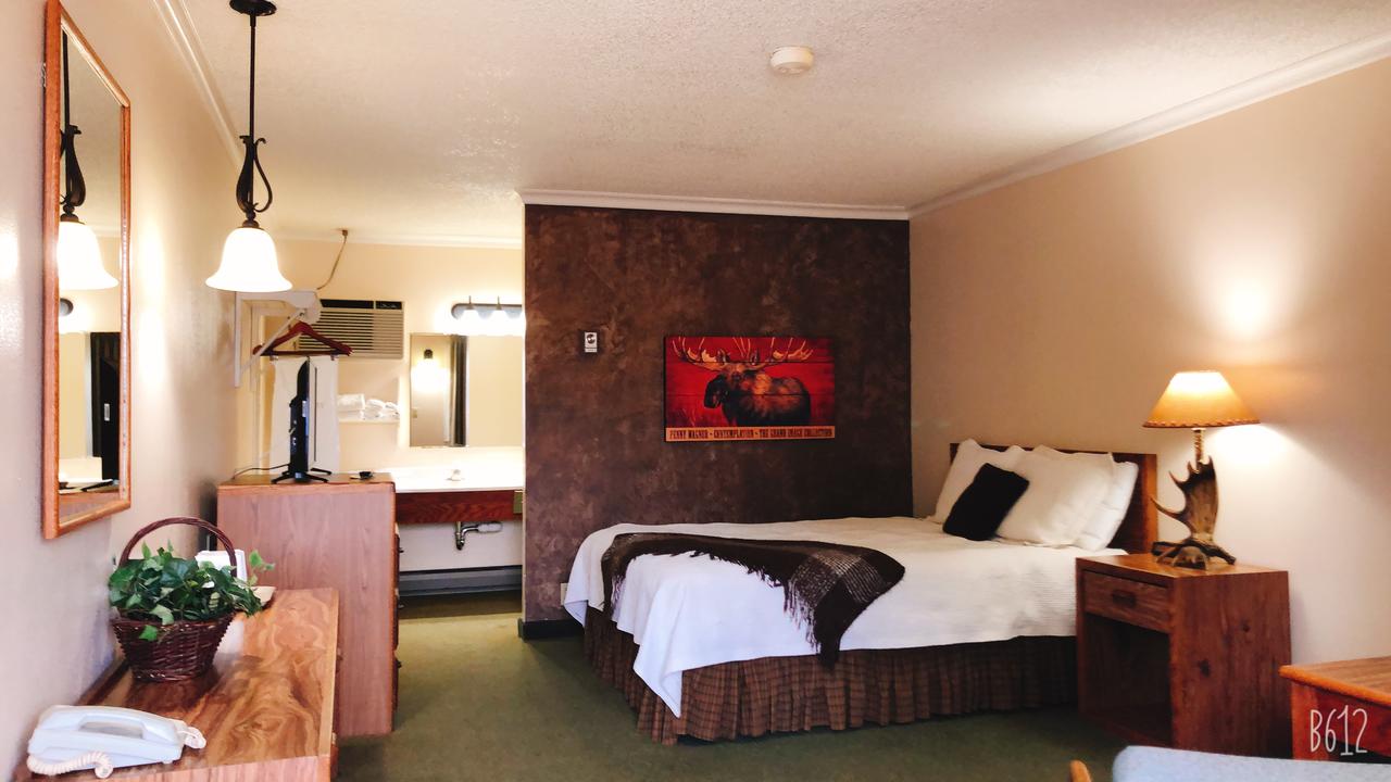 Covered Wagon Motel - thumb 6