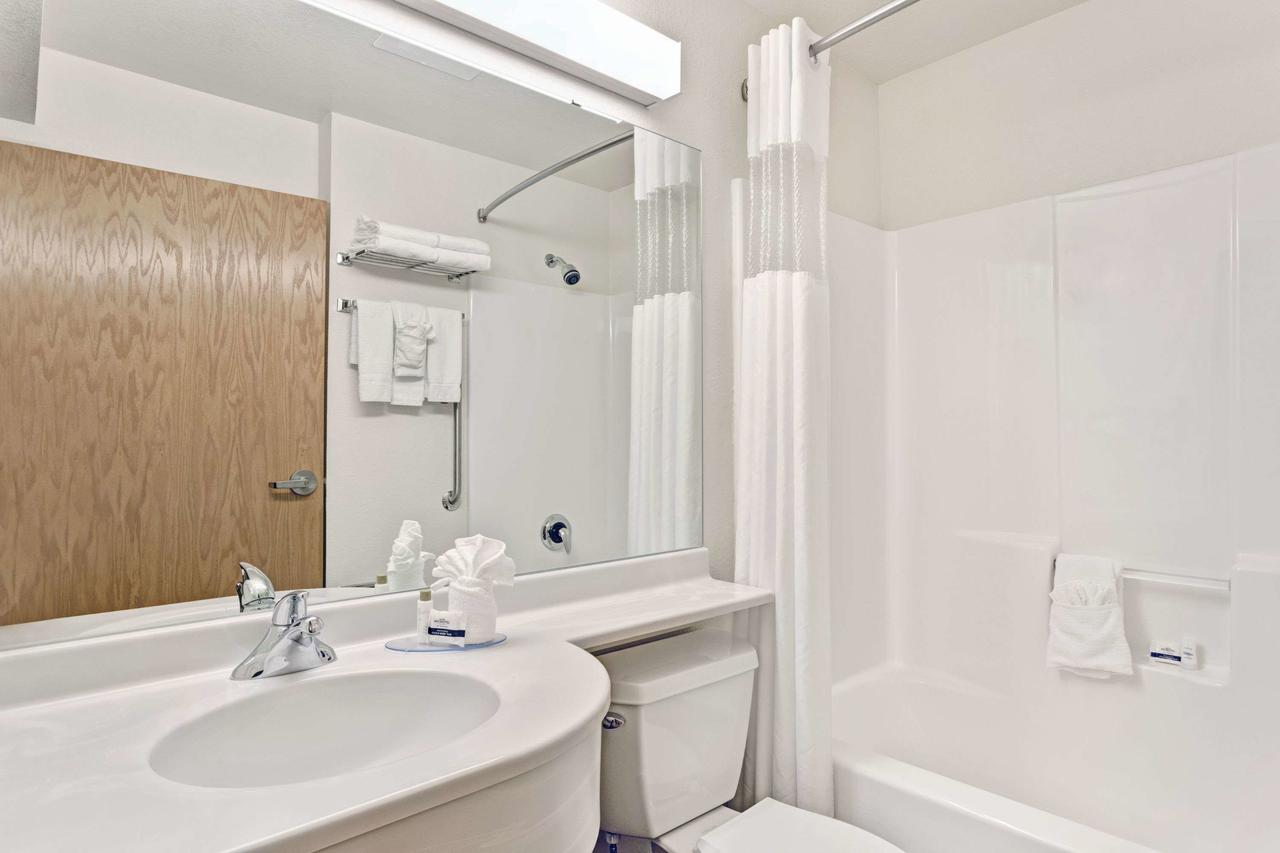 Microtel Inn & Suites Cheyenne - thumb 6