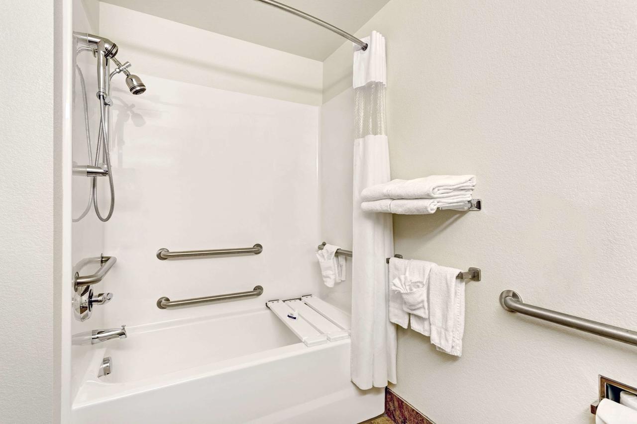 Microtel Inn & Suites Cheyenne - thumb 11