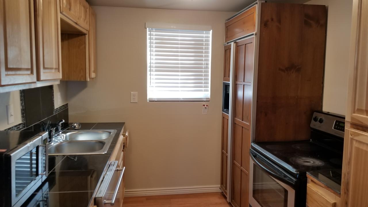 514 W 23rd St - thumb 12