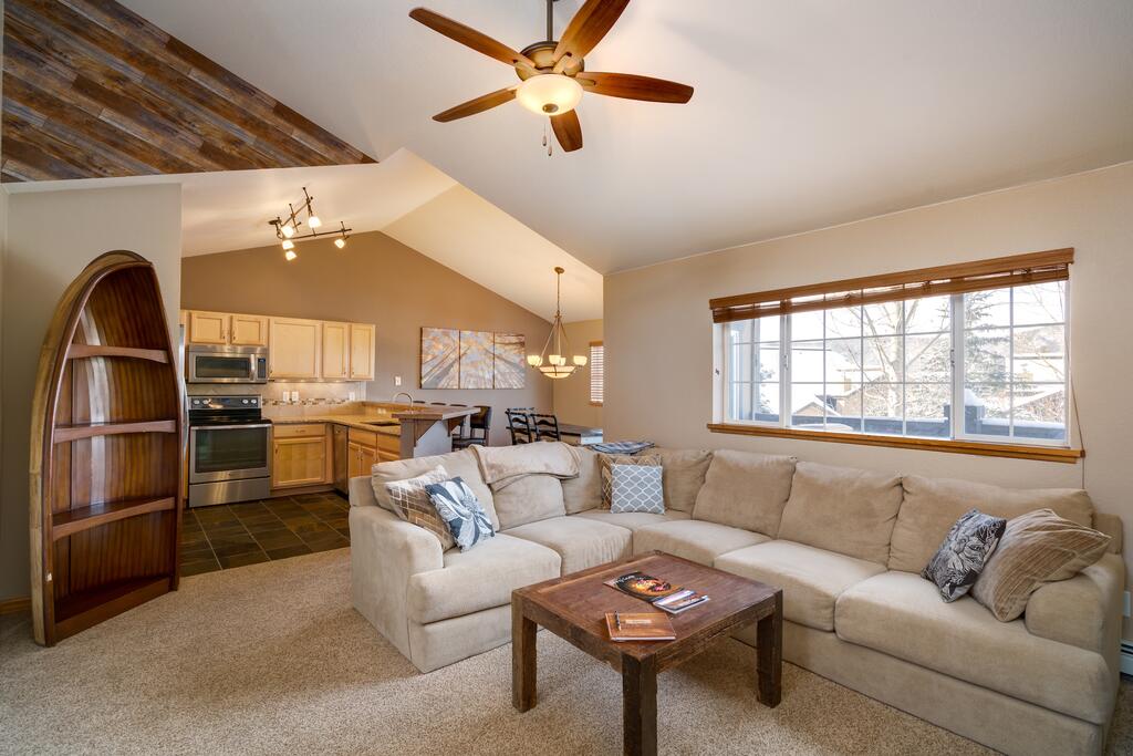 1018 3 Bed 3 Bath Mountain Townhome - thumb 2