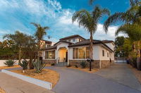 5M Modern Venice Home w Pool and Outdoor Living Accommodation Los Angeles