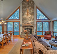 '5 Peaks' Luxury Wintergreen Resort Home with Hot Tub - Accommodation Los Angeles