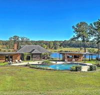 'Cottage by the Pond' on Pvt Estate - Near Camden! - Accommodation Los Angeles