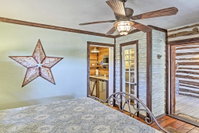 'Gruene Cabin' - Pet Friendly New Braunfels Studio Accommodation Los Angeles