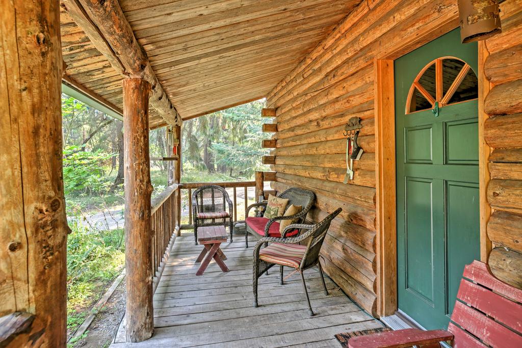 'Log Cabin' Cozy 1BR Packwood Cabin With Mtn Views! - thumb 3