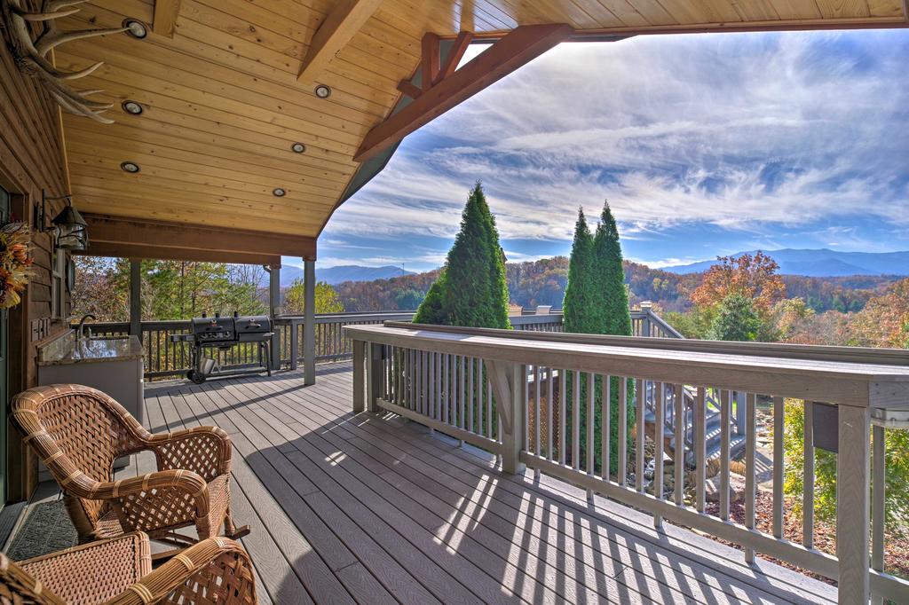 'Lost In The Clouds' Cabin With Private Pond & Views! - thumb 0
