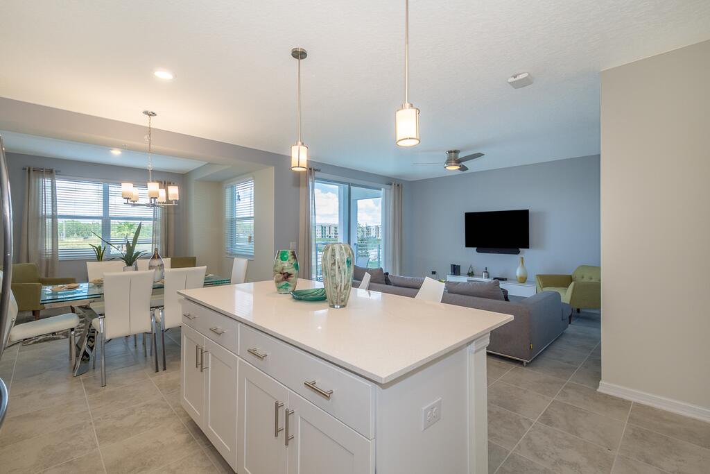 (EA207) Storey Lake Condo 2/2, Free Waterpark - thumb 0
