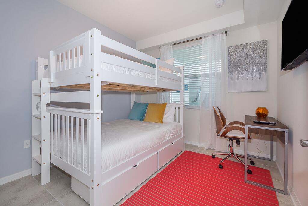 (YV202) Storey Lake Condo 2/2, Free Waterpark - thumb 3