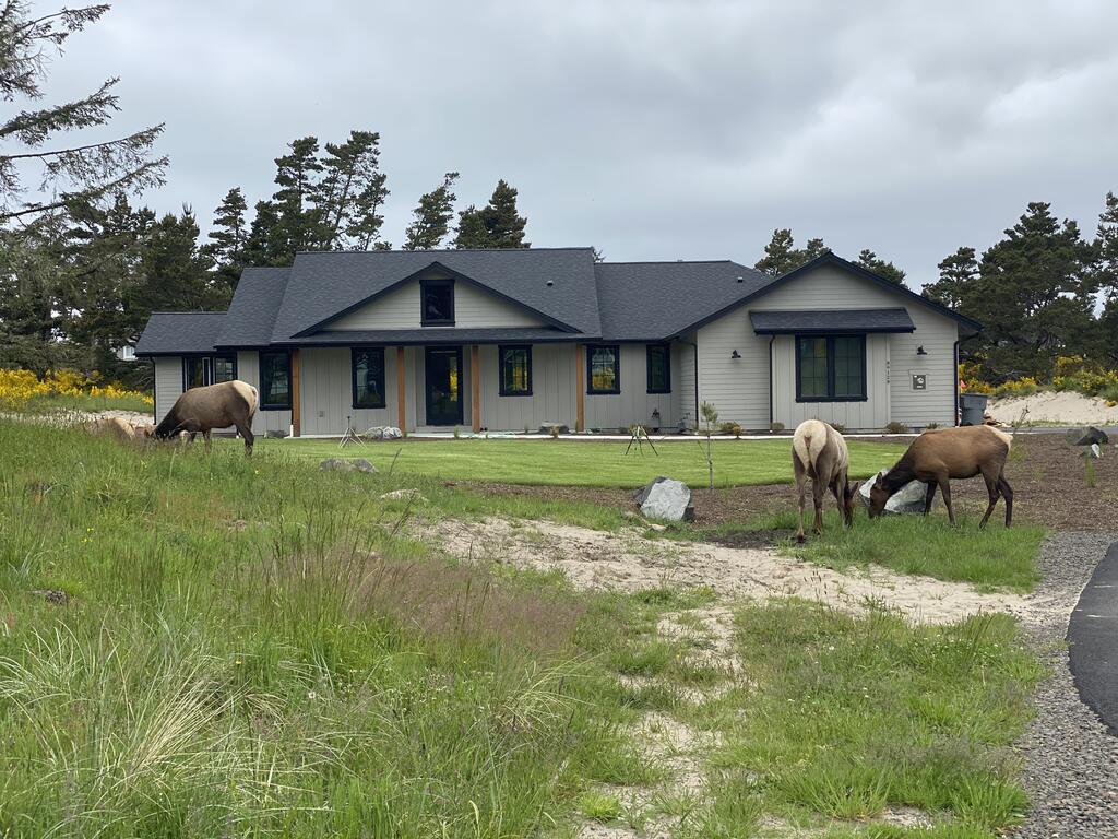 *NEW BUILD* Walkable To Beach + Over An Acre Of Family Fun - thumb 0