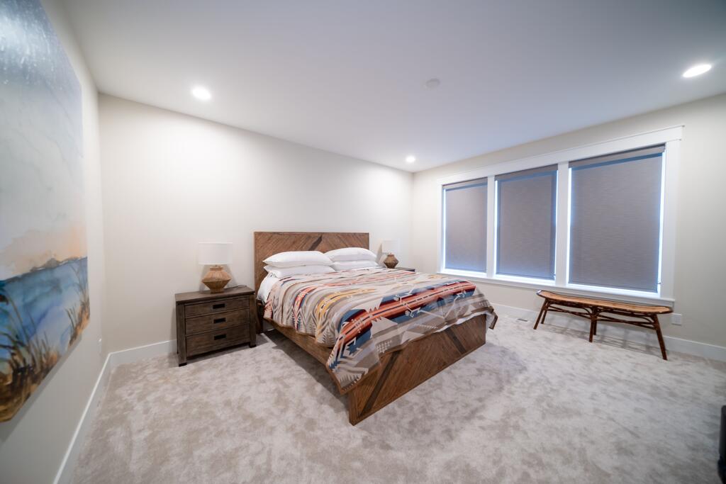 *NEW BUILD* Walkable To Beach + Over An Acre Of Family Fun - thumb 3