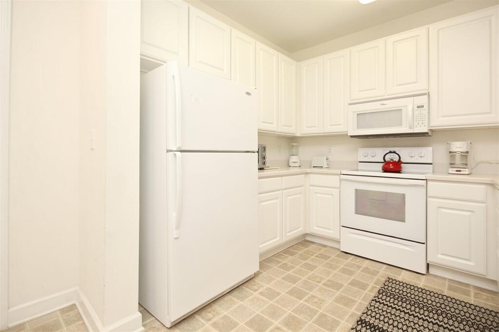 1302 Crow Creek Drive - thumb 2