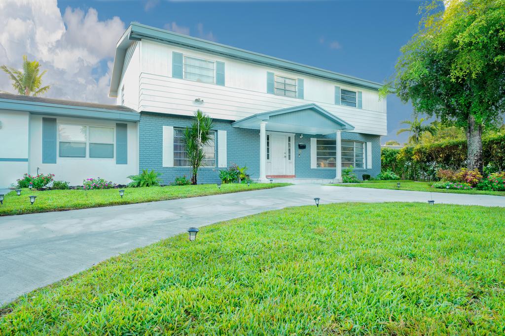 14625 Northeast 4th Avenue - thumb 0