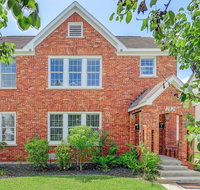 2 UNITS - CENTRAL Houston - 6 BR 4 Bath - Gated Parking - Accommodation Los Angeles