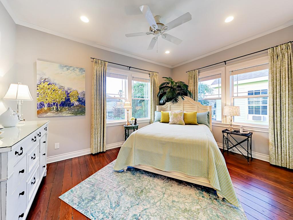 2611 Avenue Q Home - thumb 2