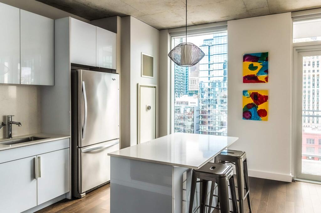 2BR Brand New Executive Luxury Suite W/ Rooftop Pool, Gym And Balcony By ENVITAE - thumb 1