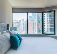 2BR Navy Pier Loft with Pool, Gym & Views by ENVITAE - Accommodation Los Angeles