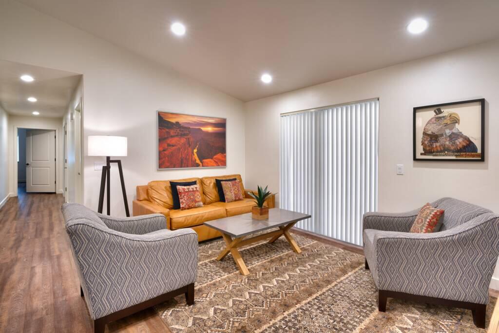 2L Top Floor Redcliff Condo - thumb 0