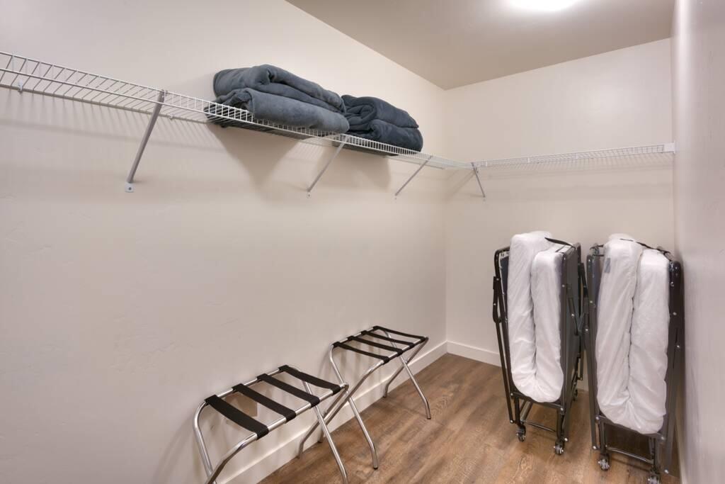 2L Top Floor Redcliff Condo - thumb 1