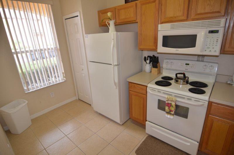 4 Bed 3.5 Bath Townhome In Fantastic Resort Near Disney - thumb 3